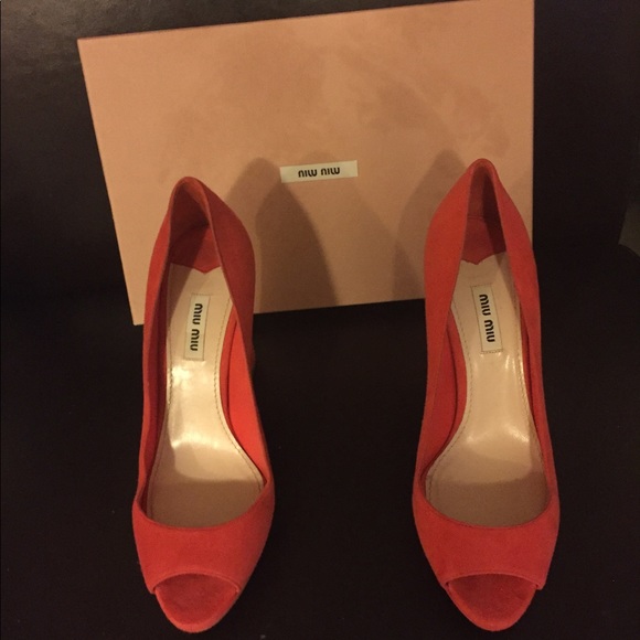 Miu Miu's Camoscio Suede Pumps - Picture 7 of 10